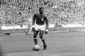 Джалма Сантос во время товарищеского матча между сборными Бразилии и Англии. Лондон. 1963