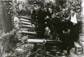Нилашисты получают пулемёты у сотрудника посольства Германии. 1944