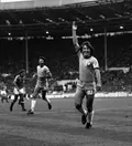 Полузащитники сборной Бразилии Зико и Сократес во время товарищеского матча со сборной Англии. Лондон. 1981