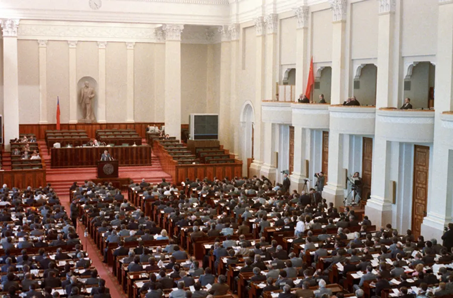 Согласно проекту конституции рф подготовленной съездом народных депутатов президент избирался на