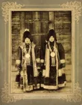 Якуты. Женщины в старинных богатых костюмах