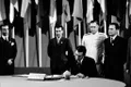 Посол СССР в США Андрей Громыко подписывает Устав ООН