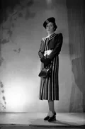 Модель женского костюма. Дизайнер: Нина Риччи. 1937