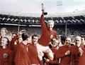 Сборная Англии празднует победу на чемпионате мира по футболу. Стадион «Уэмбли», Лондон. 1966