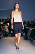 Модель женской одежды. Дизайнер: Кельвин Кляйн. Коллекция весна/лето 1997