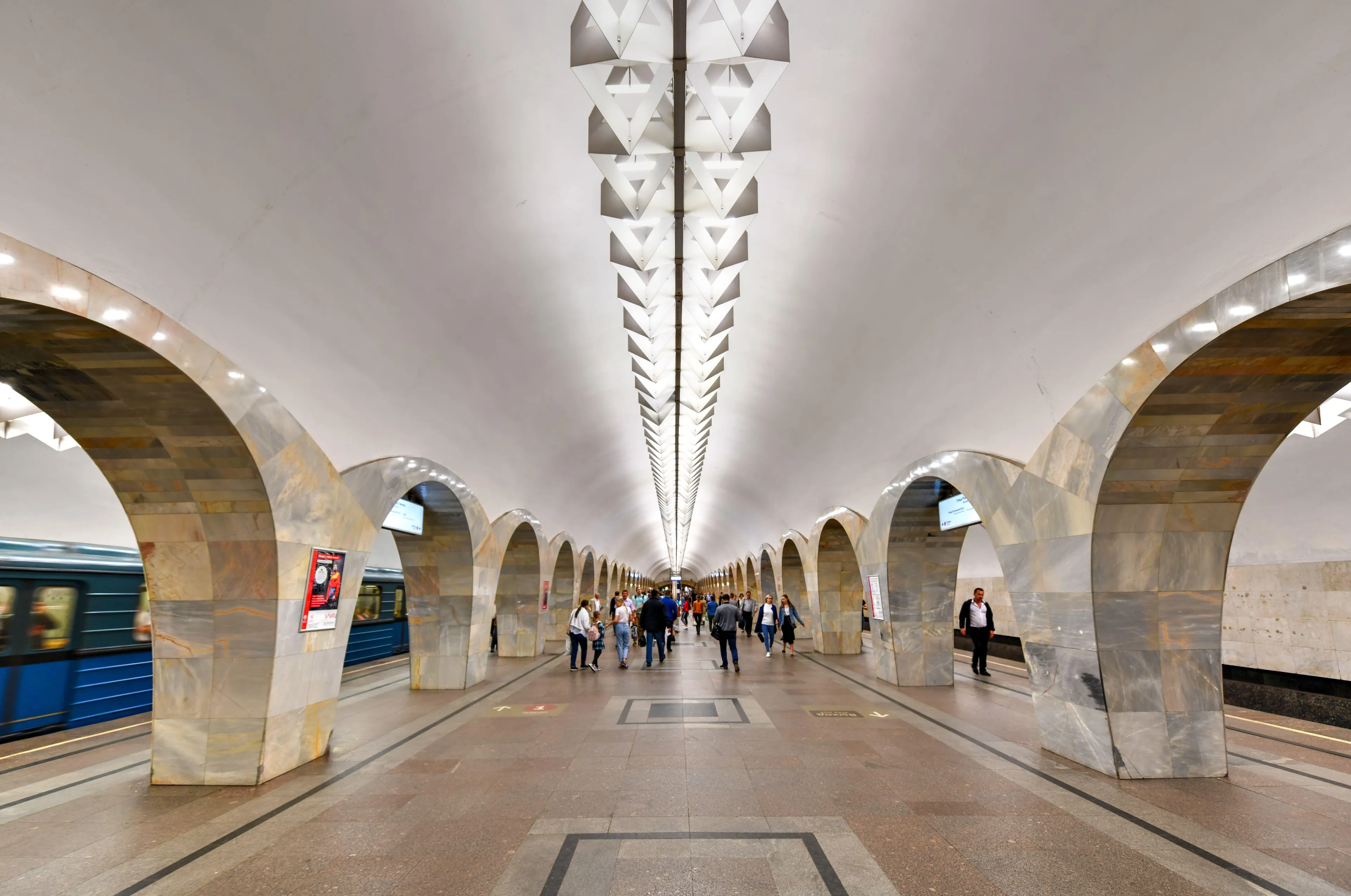 Станция Кузнецкий мост Москва