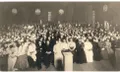 Теософское общество в зале Мюнхенского конгресса. Рудольф Штайнер сидит в первом ряду (5-й слева) с Мари Штайнер. 1907