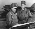 Командующий 8-й армией США генерал-лейтенант Мэтью Риджуэй и генерал Марк Кларк во время боевых действий в Корее