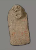 Антропоморфная фигура с «текстом проклятий», необожжённая глина. Ок. 1802–1550 до н. э. Южный Лишт (Египет)