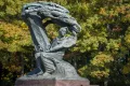 Памятник Фридерику Шопену в Варшаве