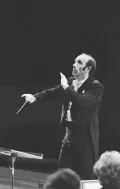 Николай Николаевич Калинин за дирижёрским пультом на концерте в честь юбилея оркестра имени Н. П. Осипова