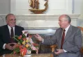 Федеральный канцлер ФРГ Гельмут Коль и Президент СССР Михаил Горбачёв. 1991