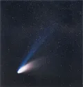 Долгопериодическая комета Хейла – Боппа (C/1995 O1) при сближении с Солнцем. Видны протяжённые хвосты типов Ⅰ и Ⅱ. 14 марта 1997