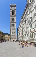Кампанила собора Санта-Мария-дель-Фьоре, Флоренция. 1298–1359. Архитекторы: Джотто, Андреа Пизано, Франческо Таленти