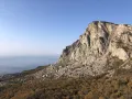 Обвально-осыпные накопления в основании уступа Главной гряды Крымских гор. Окрестности Байдарского перевала (Крым)