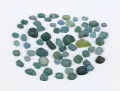 Необработанные кристаллы голубых и зелёных сапфиров. Река Миссури (штат Монтана, США)