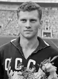 Нападающий сборной команды СССР по футболу Виктор Понедельник. 1960