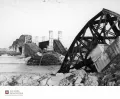 Разрушенный железнодорожный мост через Вислу в Тчеве (Польша). 2 сентября 1939