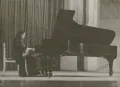 Мария Вениаминовна Юдина за роялем