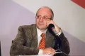 Владимир Линдер выступает на презентации книги «Короли шахматного мира». Москва. 2001