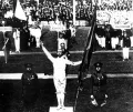 Виктор Буан произносит Олимпийскую клятву спортсменов на церемонии открытия Игр VII Олимпиады. 1920
