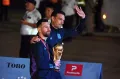 Лионель Месси и Лионель Скалони после победы сборной Аргентины на Двадцать втором чемпионате мира по футболу. 2022