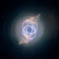 Рис. 2. Планетарная туманность Кошачий Глаз (NGC 6543), расположенная на расстоянии около 3000 световых лет от Земли в созвездии Дракон