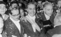 Новый президент Боливии Виктор Пас Эстенссоро (в центре) в сопровождении экс-президента Эрнана Силеса Суасо (слева) и вице-президента Хуана Лечина Окендо (справа) после его инаугурации. 1960