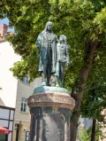 Ричард Андерс. Памятник Гутс-Мутсу и Карлу Риттеру в Кведлинбурге. 1904