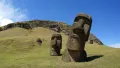 Каменные статуи моаи в национальном парке Рапа-Нуи, остров Пасхи