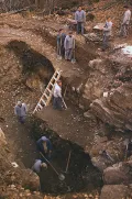 Процесс расчистки одной из наиболее крупных выработок рудника Айбунар