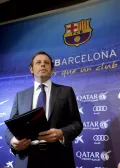 Президент ФК «Барселона» Сандро Розель прибывает на пресс-конференцию, чтобы объявить о своей отставке. 2014