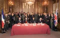 Подписание Временного соглашения о мире и самоуправлении в Косово (Соглашения в Рамбуйе) представителями албанской делегации. Париж. 18 марта 1999