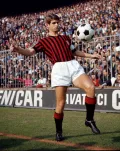 Джанни Ривера играет за ФК «Милан» в сезоне 1967–1968 итальянской «Серии А»