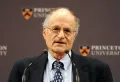 Томас Дж. Сарджент на пресс-конференции в Принстонском университете, штат Нью-Джерси (США). 2011