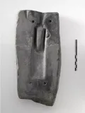 Створка литейной формы для отливки кельта. Песчаник. Поздний бронзовый век. Овернье (Швейцария)
