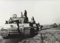 Колонна тяжёлых немецких танков Pz.Kpfw. VI (Tiger) на марше. Украина. Лето 1944