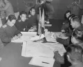 Делегации сил ООН и КНДР определяют границы демаркационной линии вдоль 38-й параллели. Пханмунджом. 11 октября 1951