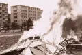 «Сямыньские дадаисты» сжигают свои работы после выставки во Дворце культуры, Сямынь. 1986