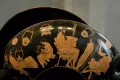 Дурис. Фрагмент краснофигурного килика со сценами «мусического» образования детей. Ок. 480 до н. э.