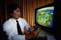 Сигэру Миямото играет в «Super Mario World» на консоли Super Nintendo Entertainment System. 1992