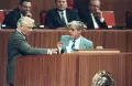 Секретарь ЦК КПСС Егор Лигачёв (слева) участвует в дебатах на XXVIII съезде. Москва. Июль 1990