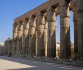 Папирусовидные колонны в Луксорском храме. Новое царство