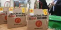 Реклама на пакетах доставки McDonald’s с персональным обращением к потребителю. Москва. 2019