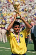 Ромарио после победы сборной Бразилии в финале чемпионата мира по футболу. Стадион «Роуз Боул», Пасадина (США). 1994