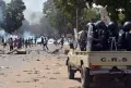 Столкновение протестующих против переизбрания президента Блеза Компаоре с полицией. Уагадугу. 28 октября 2014