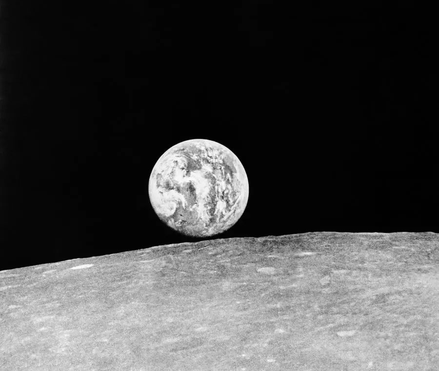 Луна царского. Зонд-7 снимки Луны. Луна вид сбоку. Луна и земля. Первый снимок земли с Луны.
