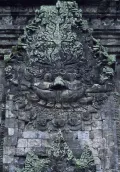 Маска демона Калы. Часть декоративной композиции чанди Каласан (Центральная Ява, Индонезия). До 830