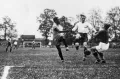 Леонидас (слева) забивает гол в матче Бразилия – Польша. Стадион «Стад де ла Мено», Страсбур (Франция). 1938 