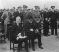 Президент США Франклин Рузвельт и премьер-министр Великобритании Уинстон Черчилль на борту британского линкора HMS Prince of Wales перед подписанием Атлантической хартии